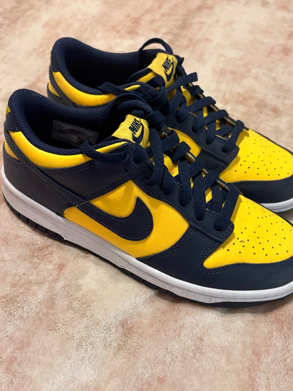 Nike Low-Top Sneakers in Yellow & Navy Blue